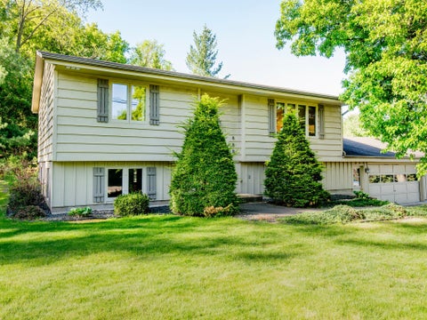 Homes For Sale - 688 W Wentworth Avenue<br/> Dakota County, Saint Paul, MN 55118