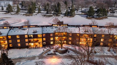 Condo For Sale - 5120 W 102nd Street<br/> Minneapolis, MN 55437