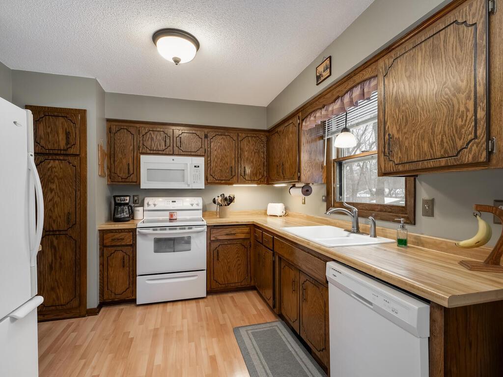 2504 N Waconia Circle, Bethel, Minnesota image 16