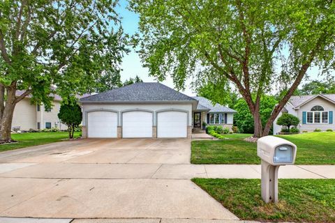 Homes For Sale - 3421 Birchwood Lane<br/> Rochester, MN 55902