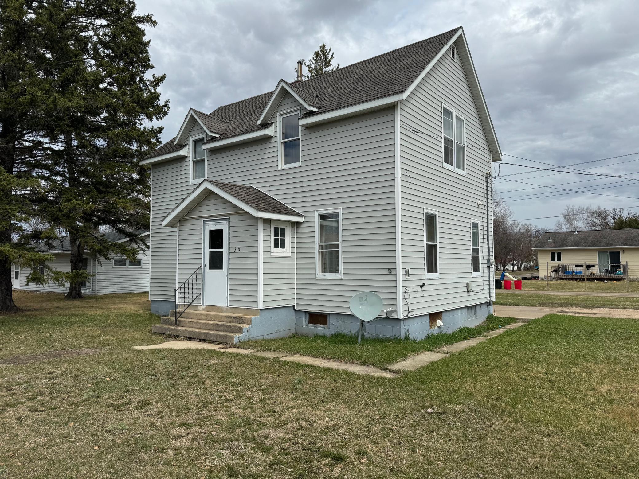 310 Main Avenue, Roseau, Minnesota image 1