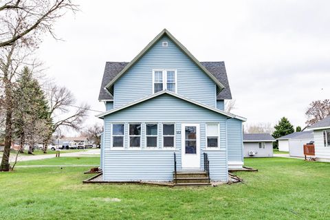 Homes For Sale - 182 3rd Street<br/> Casselton, ND 58012