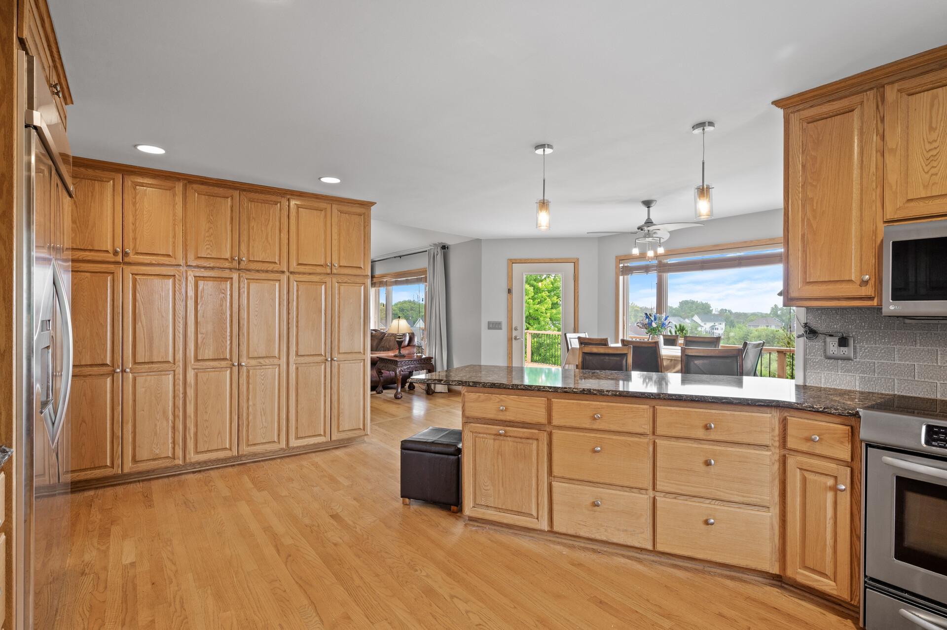 2331 Fawn Hill Court, Chanhassen, Minnesota image 7