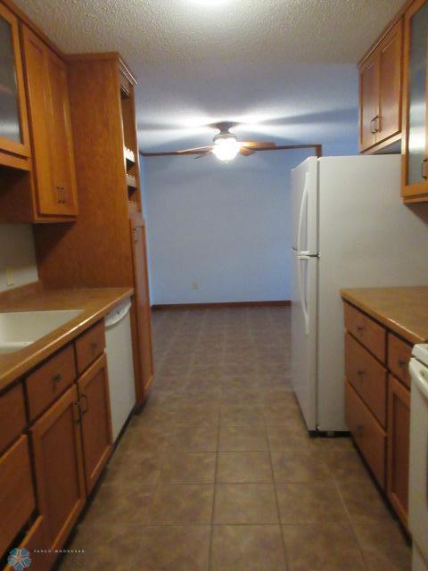 Moorhead, Minnesota 56560, United States, 2 Bedrooms Bedrooms, ,1 BathroomBathrooms,Residential,Pending,2618