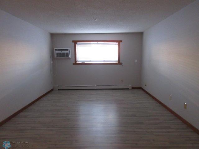Moorhead, Minnesota 56560, United States, 2 Bedrooms Bedrooms, ,1 BathroomBathrooms,Residential,Pending,2618