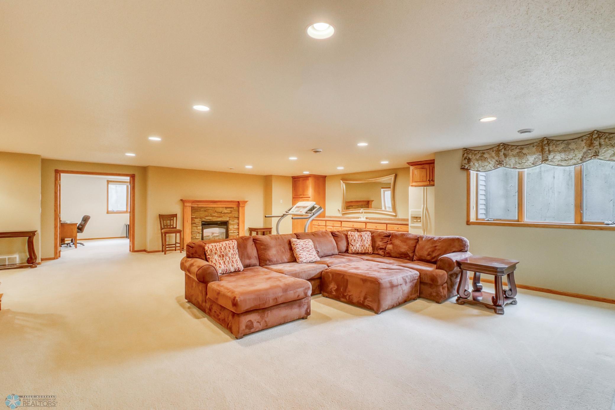 1040 36th Avenue, West Fargo, North Dakota image 42