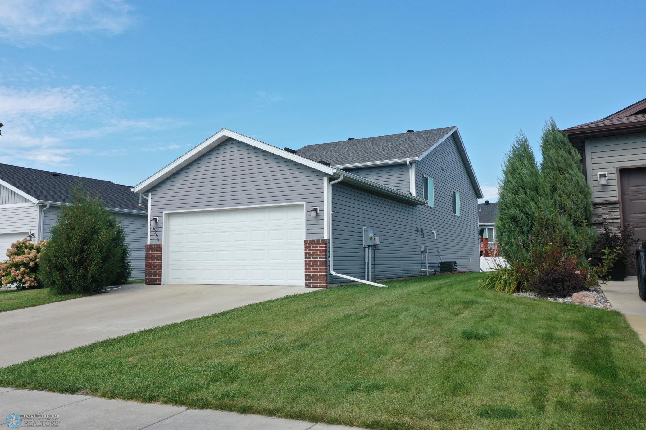Fargo, North Dakota 58104, United States, 4 Bedrooms Bedrooms, ,2 BathroomsBathrooms,Residential,Active,206052