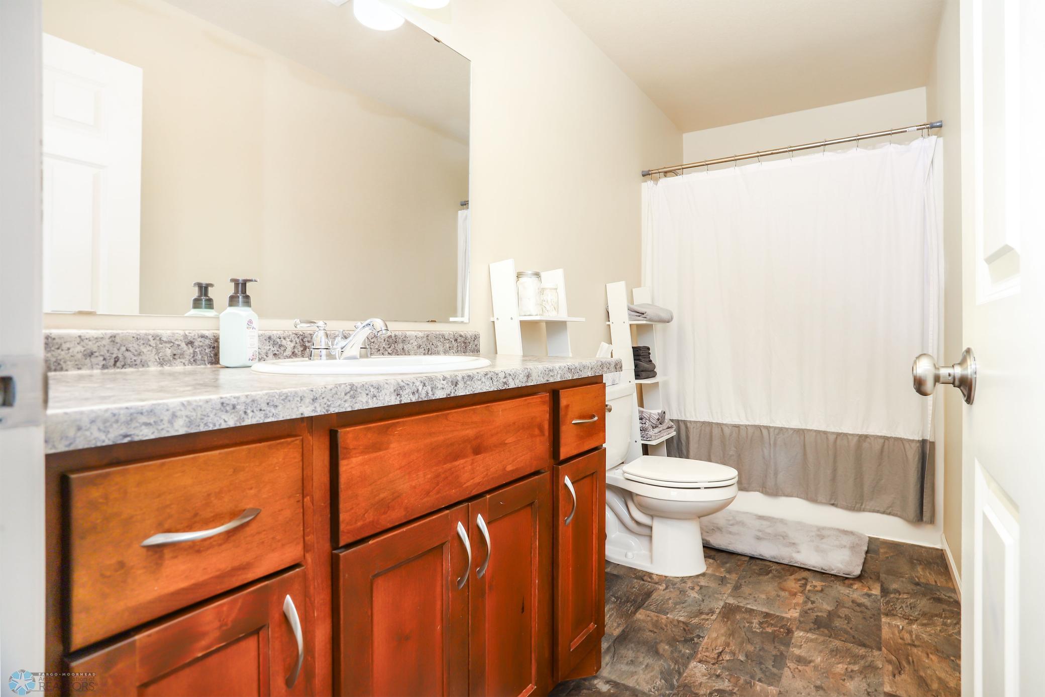 Fargo, North Dakota 58104, United States, 4 Bedrooms Bedrooms, ,2 BathroomsBathrooms,Residential,Active,206052