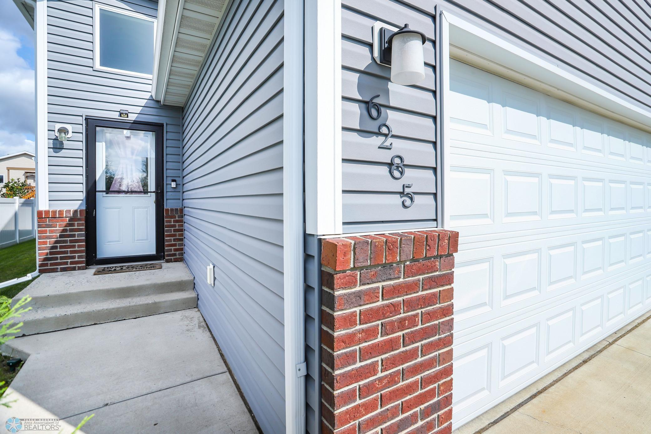 Fargo, North Dakota 58104, United States, 4 Bedrooms Bedrooms, ,2 BathroomsBathrooms,Residential,Active,206052