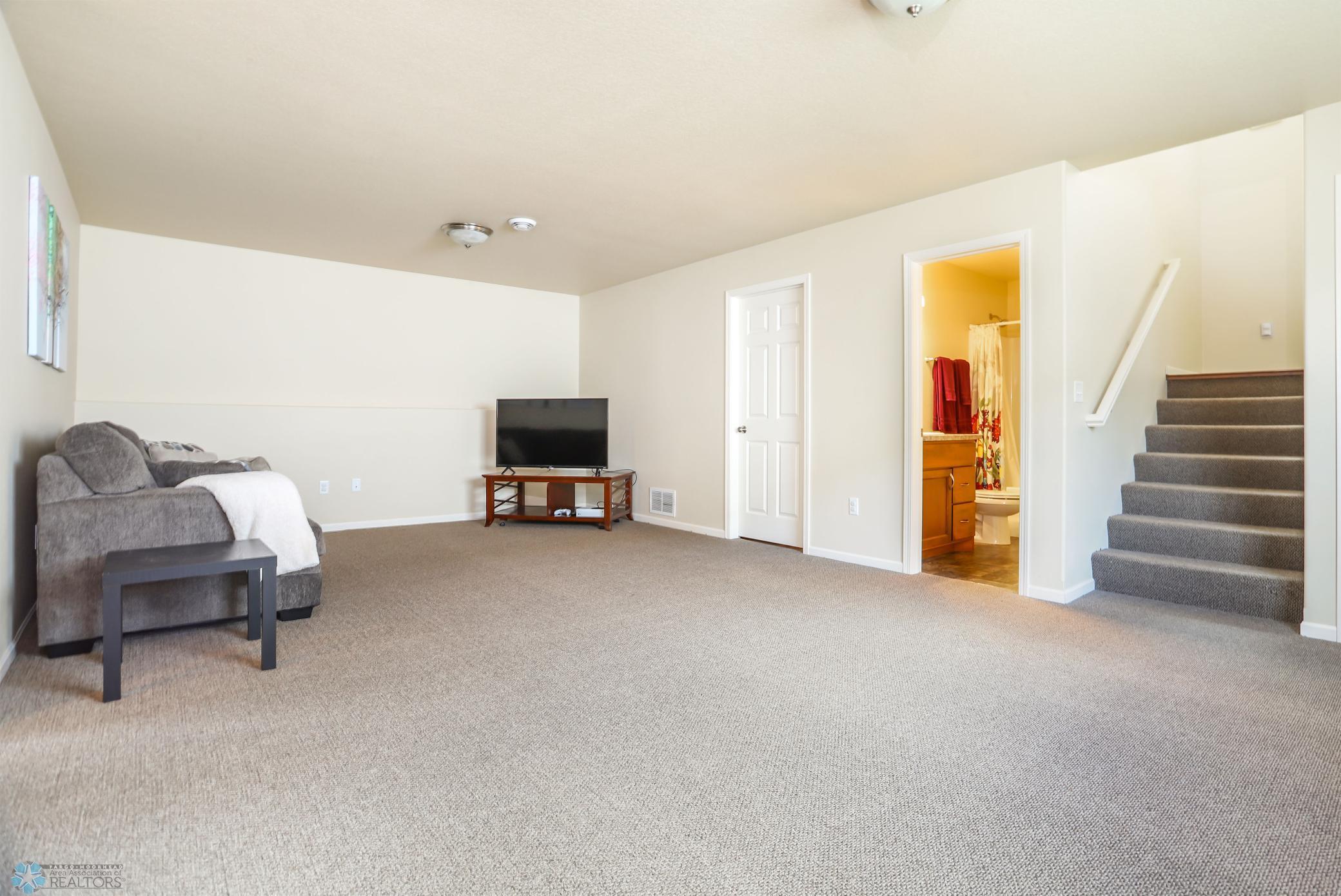 Fargo, North Dakota 58104, United States, 4 Bedrooms Bedrooms, ,2 BathroomsBathrooms,Residential,Active,206052