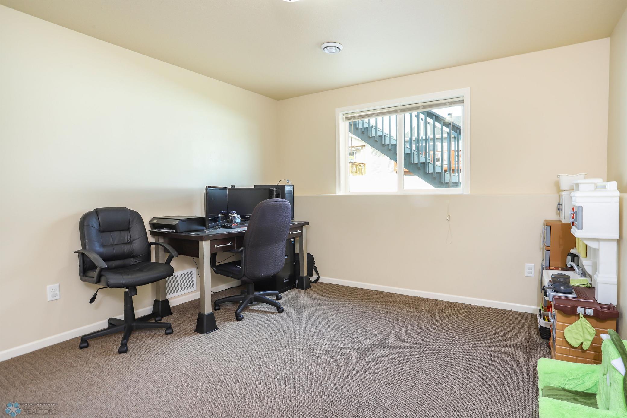 Fargo, North Dakota 58104, United States, 4 Bedrooms Bedrooms, ,2 BathroomsBathrooms,Residential,Active,206052