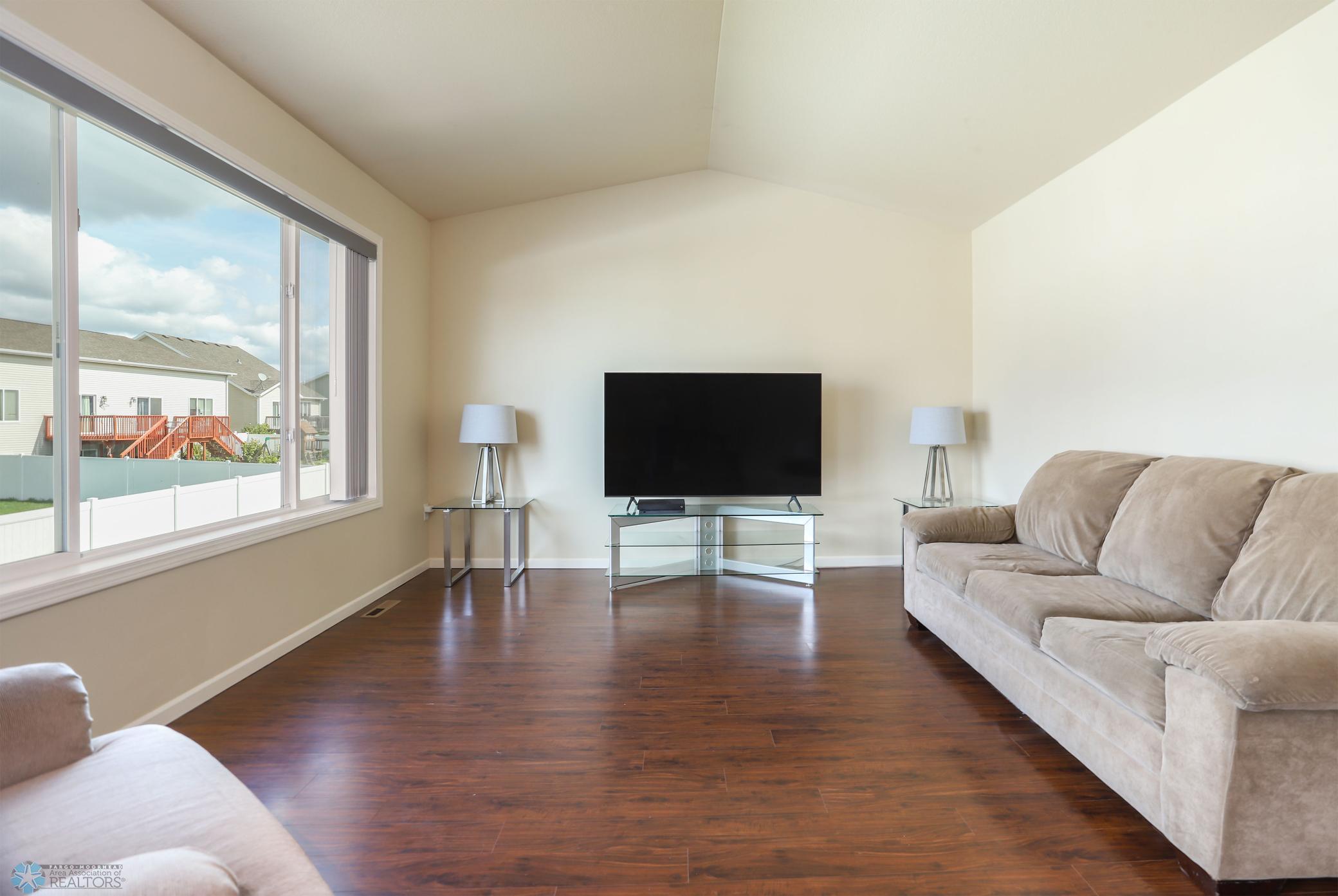 Fargo, North Dakota 58104, United States, 4 Bedrooms Bedrooms, ,2 BathroomsBathrooms,Residential,Active,206052