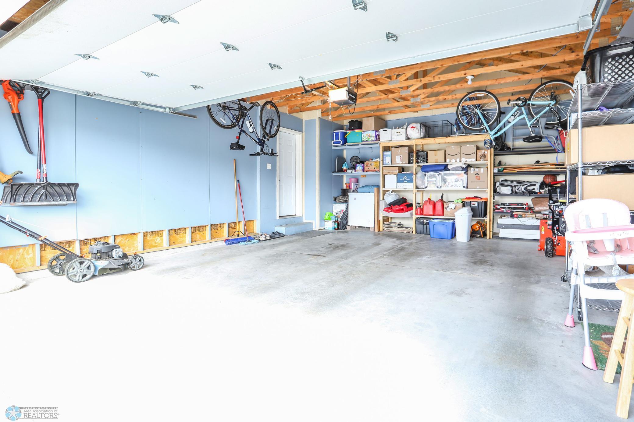 Fargo, North Dakota 58104, United States, 4 Bedrooms Bedrooms, ,2 BathroomsBathrooms,Residential,Active,206052