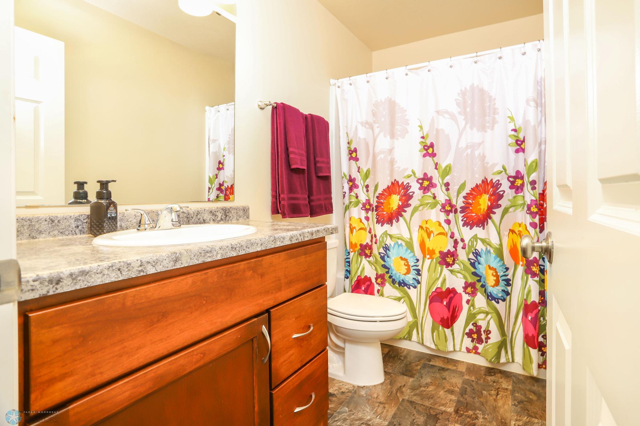 Fargo, North Dakota 58104, United States, 4 Bedrooms Bedrooms, ,2 BathroomsBathrooms,Residential,Active,206052