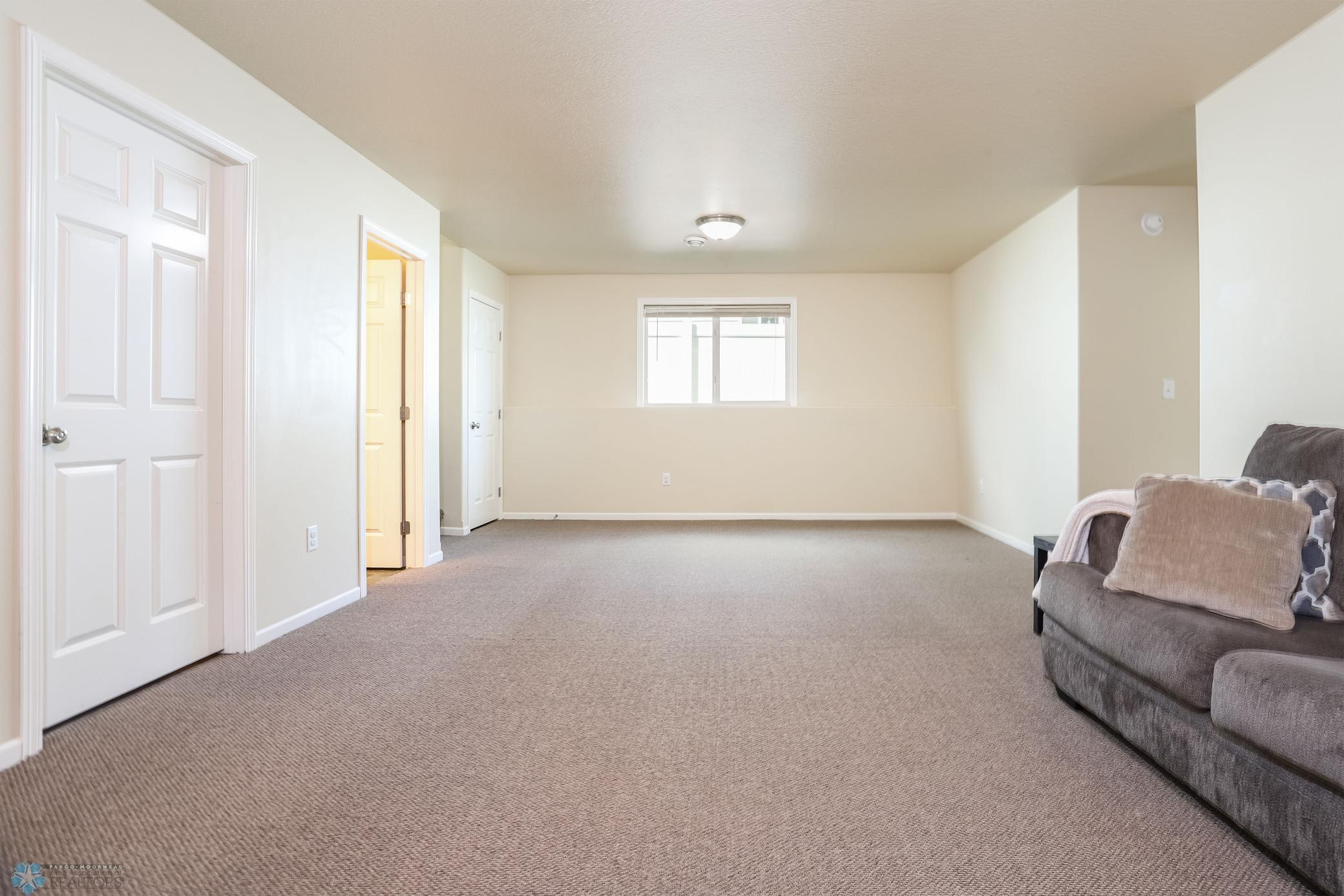 Fargo, North Dakota 58104, United States, 4 Bedrooms Bedrooms, ,2 BathroomsBathrooms,Residential,Active,206052