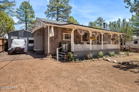 Photo of 2893 Holiday Forest Drive, Overgaard, AZ 85933 (MLS # 261272)