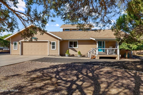 Photo of 939 Mountain Trail, Show Low, AZ 85901 (MLS # 262041)