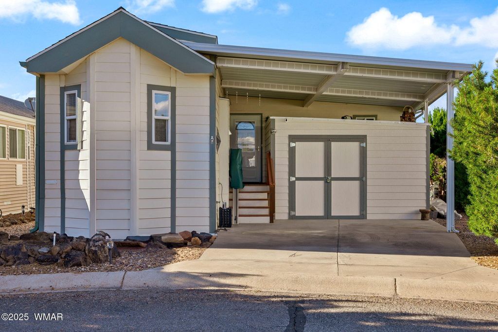 Photo for 8220 Lake Front Drive, Show Low, AZ 85901 (MLS # 256389)