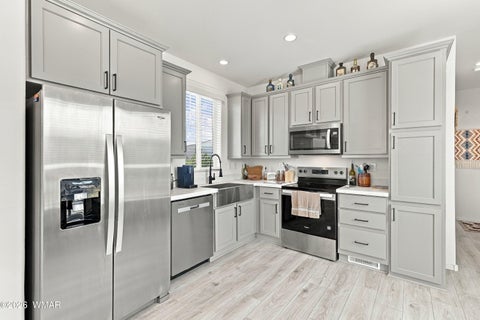 Tiny photo for 8445 Apache Drive, Show Low, AZ 85901 (MLS # 263478)