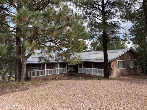 Photo of 201 S 6th Place, Show Low, AZ 85901 (MLS # 263594)