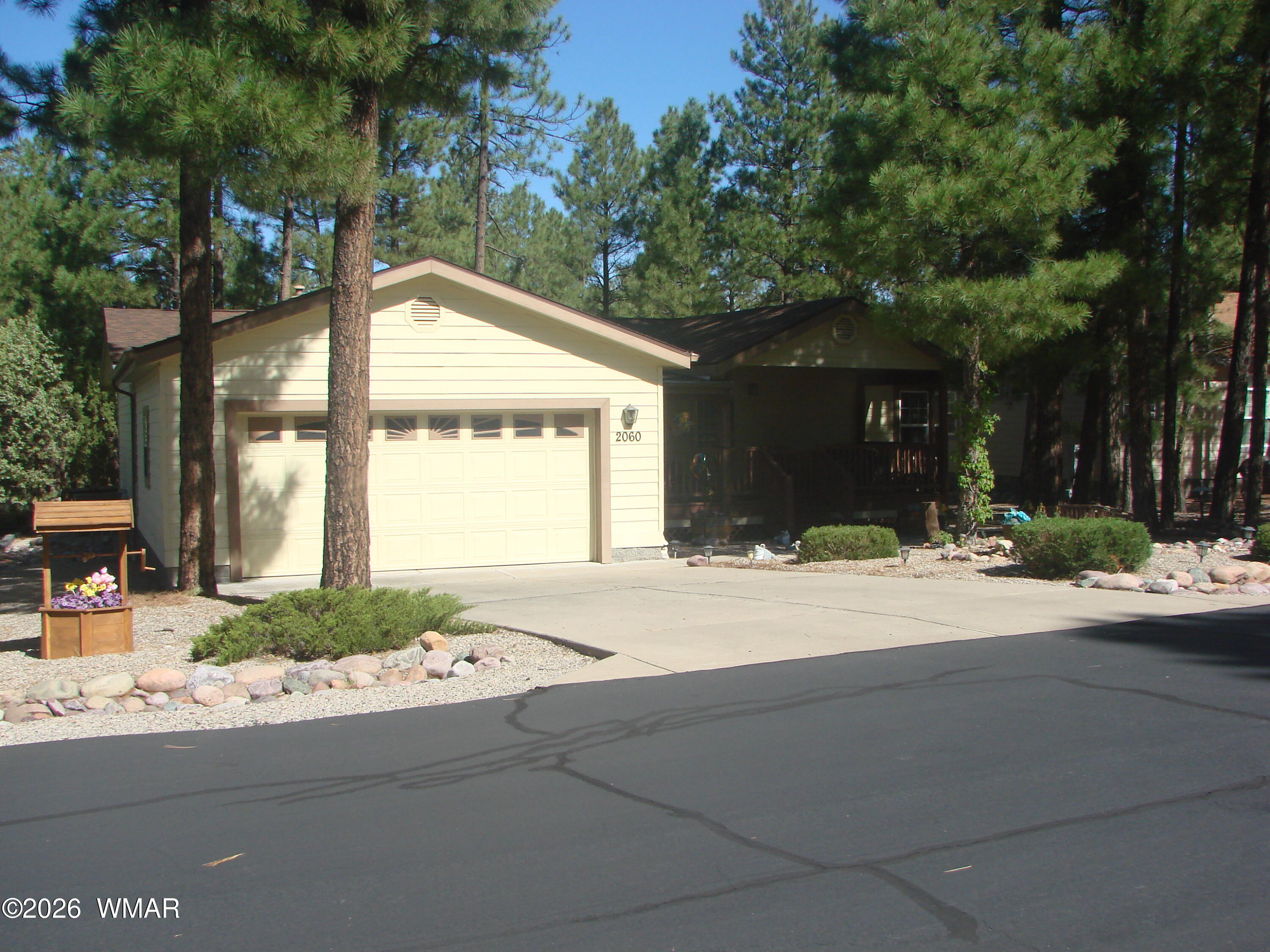 2060 Pineview