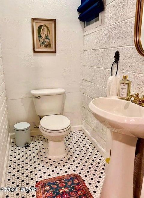 Tiny photo for 311 W Hopi Drive, Holbrook, AZ 86025 (MLS # 260162)