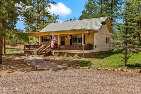 Photo of 2840 Pine Rim Road, Overgaard, AZ 85933 (MLS # 263122)