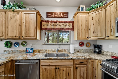 Tiny photo for 2046 Christmas Pine Road, Overgaard, AZ 85933 (MLS # 262085)