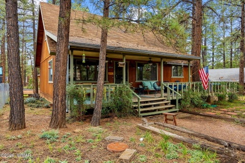 Photo of 2974 Mogollon Drive, Overgaard, AZ 85933 (MLS # 263178)