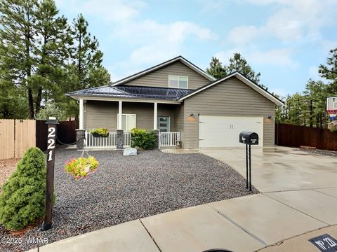 Photo of 221 N Canyon Loop, Show Low, AZ 85901 (MLS # 258146)