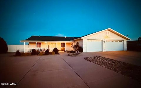 Photo of 1410 Smithson Drive, Holbrook, AZ 86025 (MLS # 259245)
