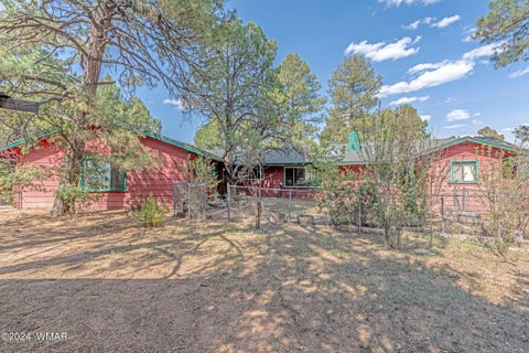 Photo of 1421 W Nikolaus, Show Low, AZ 85901 (MLS # 262988)