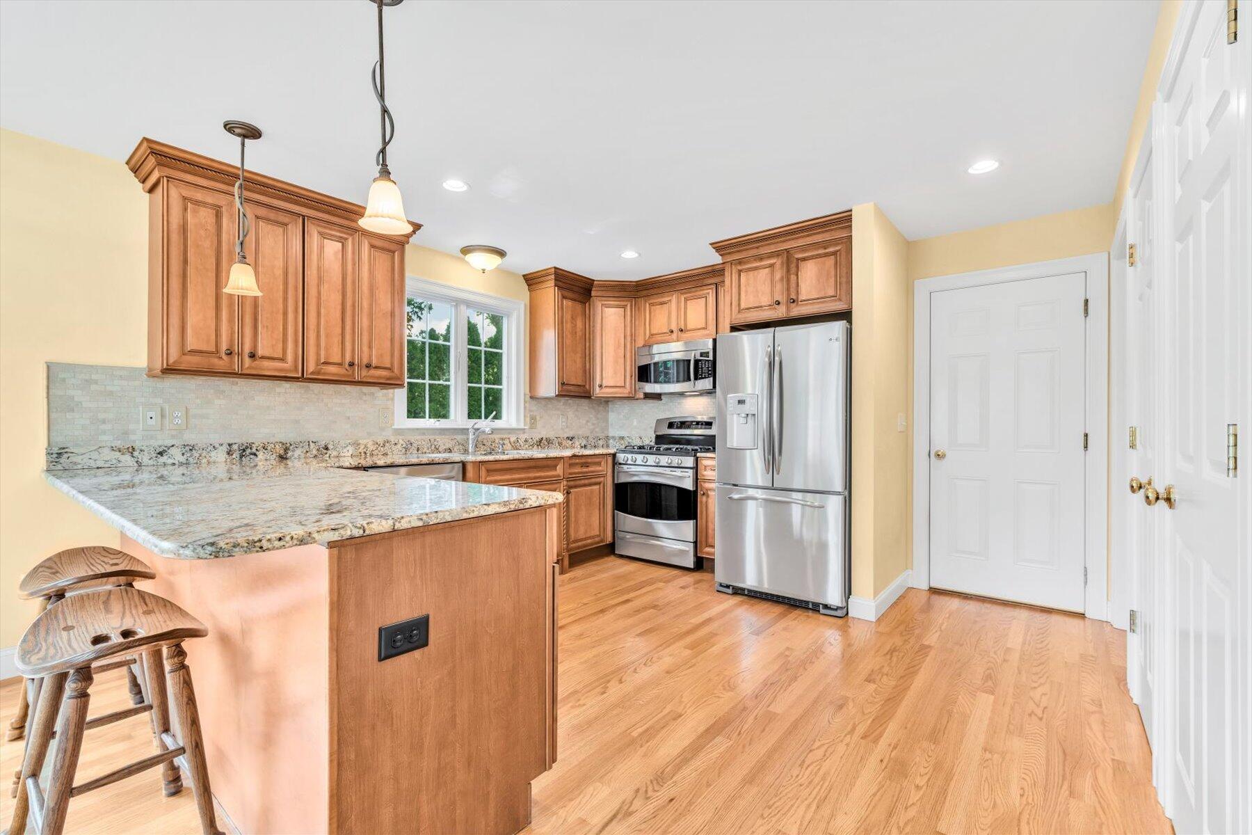 Hyannis, Massachusetts 02601, United States, 3 Bedrooms Bedrooms, ,3 BathroomsBathrooms,Residential,Active,147519