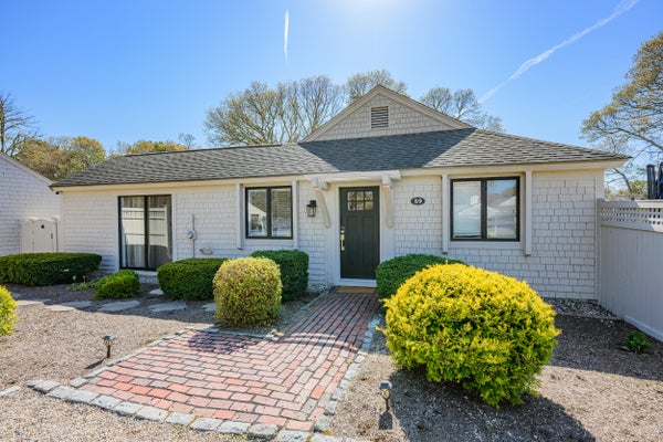 59 MASHIE CIR, MASHPEE, MA 02649 - Image 09a0e8bb64f4b0754faed9b41385f5c4/516837063