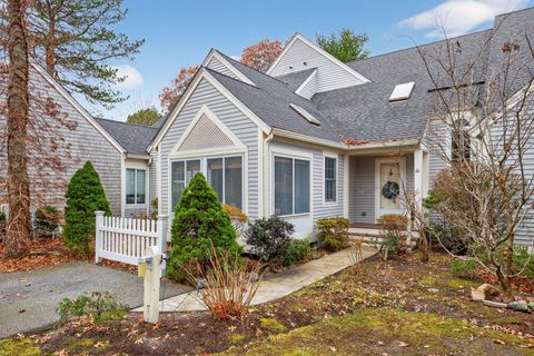 Photo of 16 Gold Leaf Lane #UNIT 16, Mashpee, MA 02649 (MLS # 22505767)