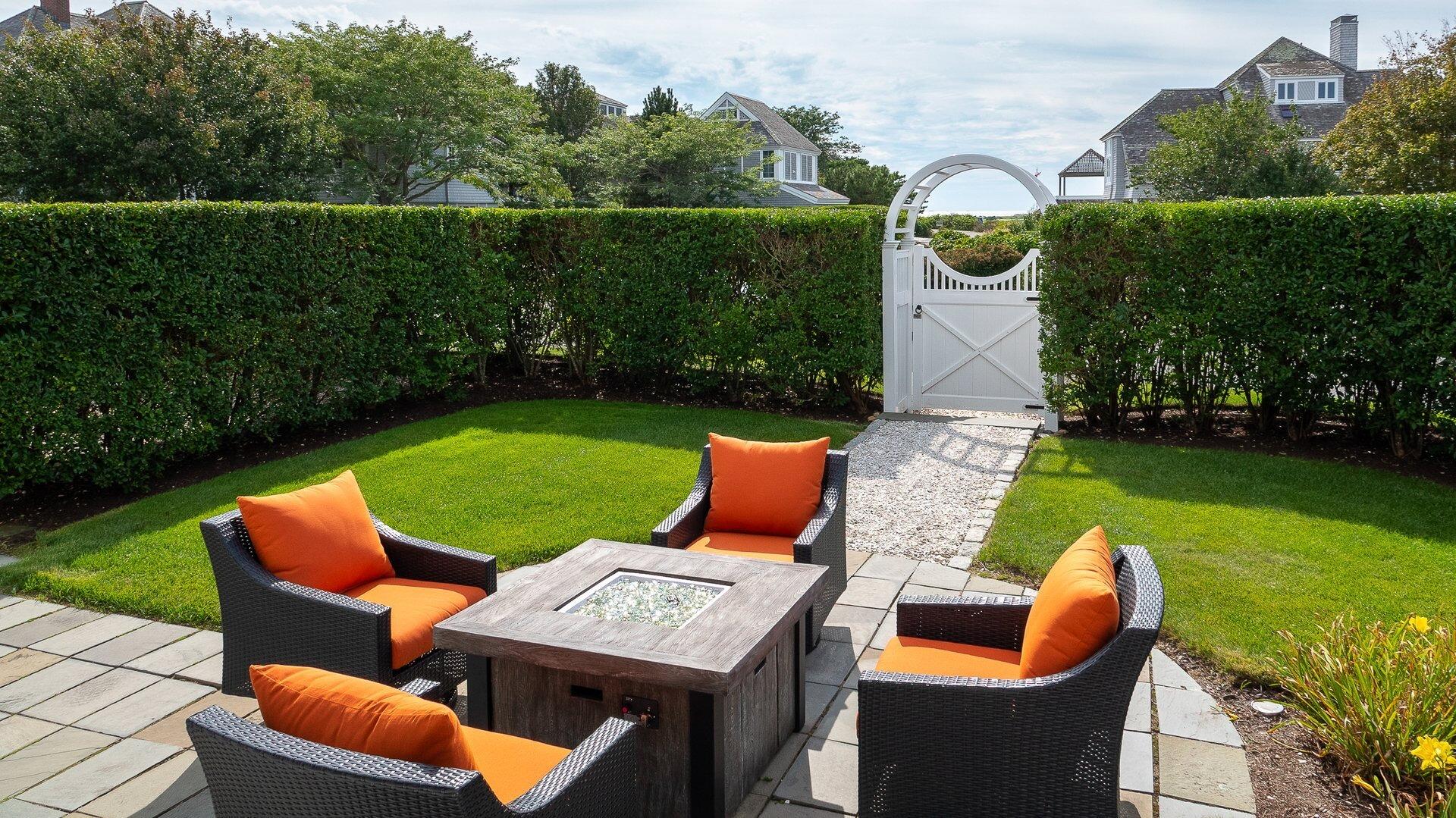 Mashpee, Massachusetts 02649, United States, 4 Bedrooms Bedrooms, ,4 BathroomsBathrooms,Residential,Pending,82478