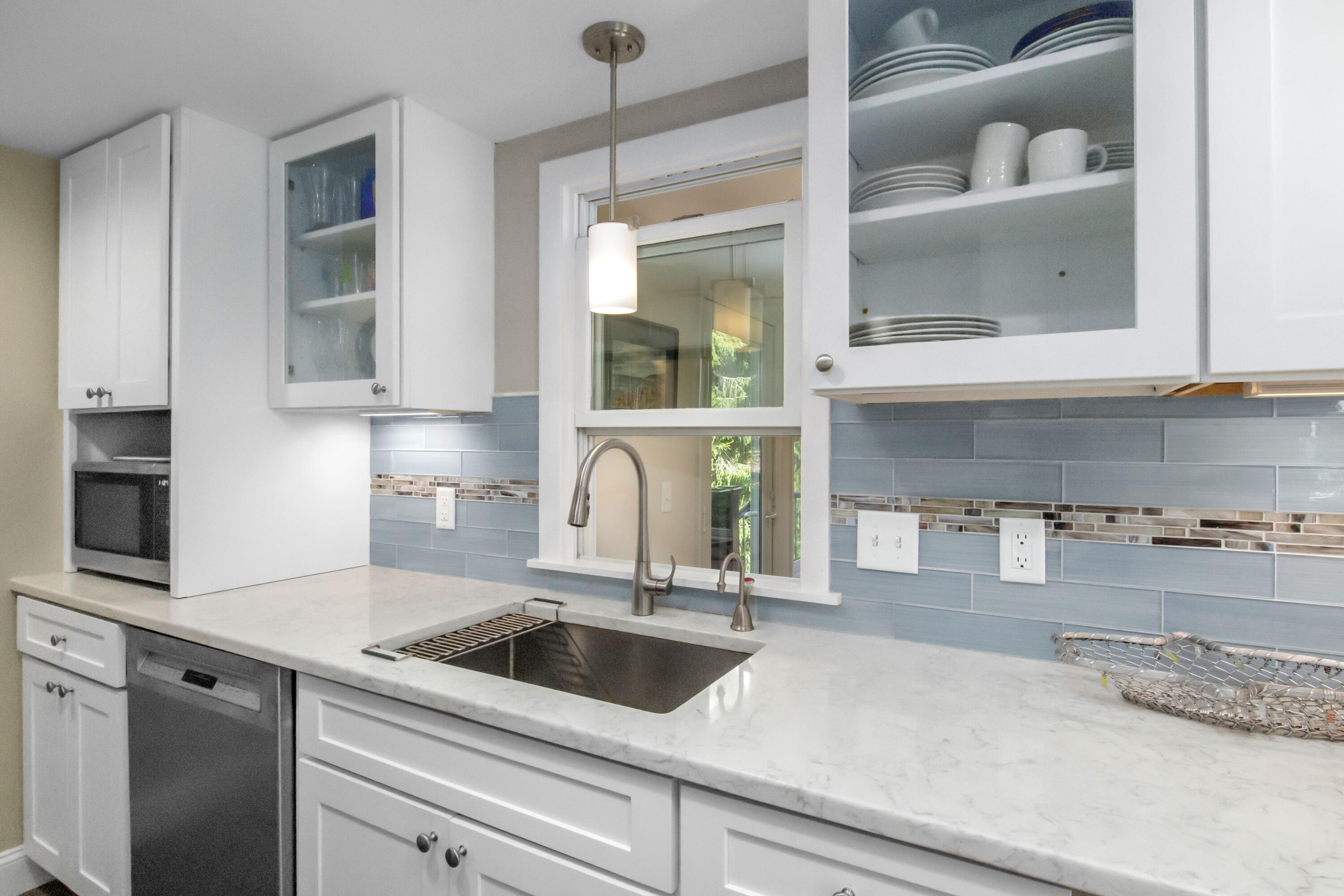 Chatham, Massachusetts 02633, United States, 4 Bedrooms Bedrooms, ,2 BathroomsBathrooms,Residential,Pending,213922