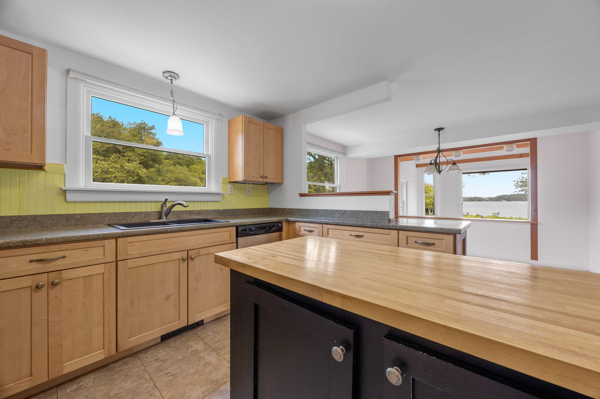 Brewster, Massachusetts 02631, United States, 2 Bedrooms Bedrooms, ,2 BathroomsBathrooms,Residential,Active,189263