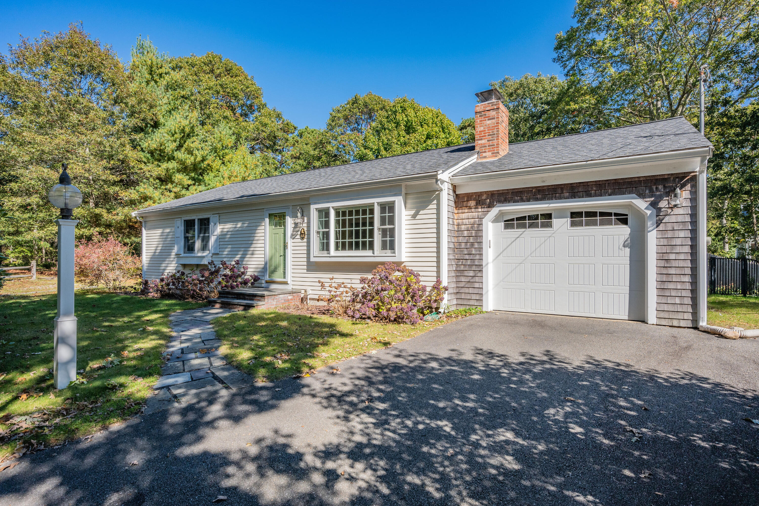 Centerville, Massachusetts 02632, United States, 2 Bedrooms Bedrooms, ,2 BathroomsBathrooms,Residential,Pending,37411