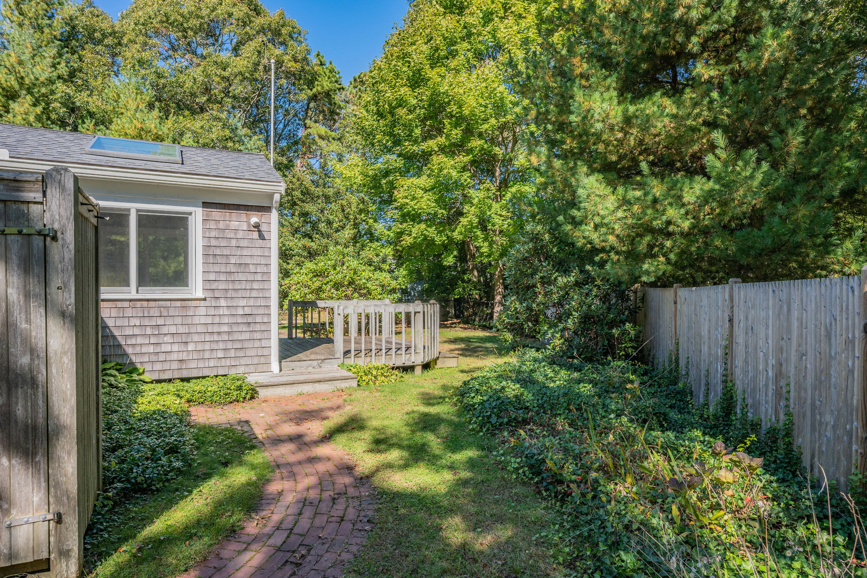 Centerville, Massachusetts 02632, United States, 2 Bedrooms Bedrooms, ,2 BathroomsBathrooms,Residential,Pending,37411