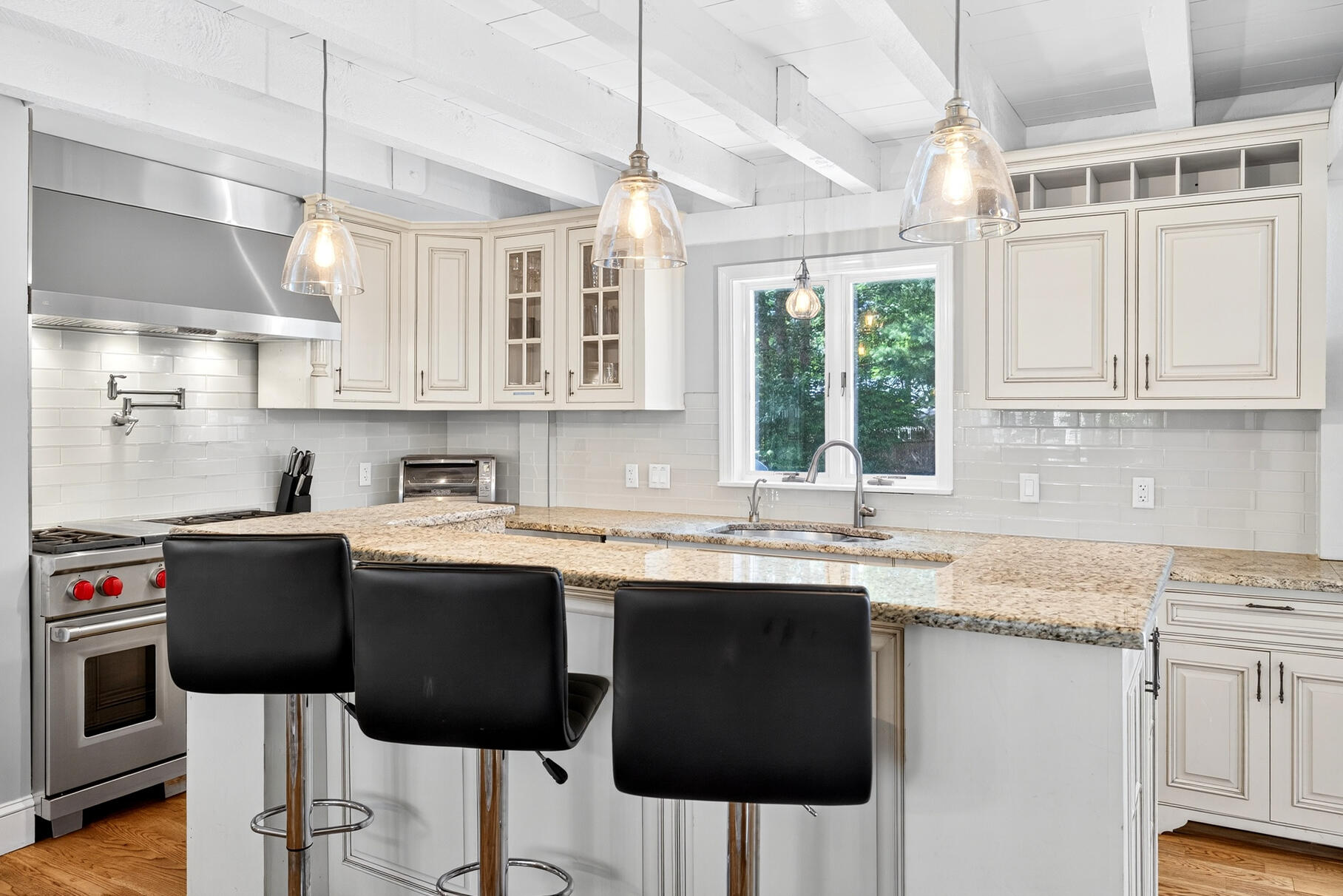 Osterville, Massachusetts 02655, United States, 3 Bedrooms Bedrooms, ,2 BathroomsBathrooms,Residential,Active,205086