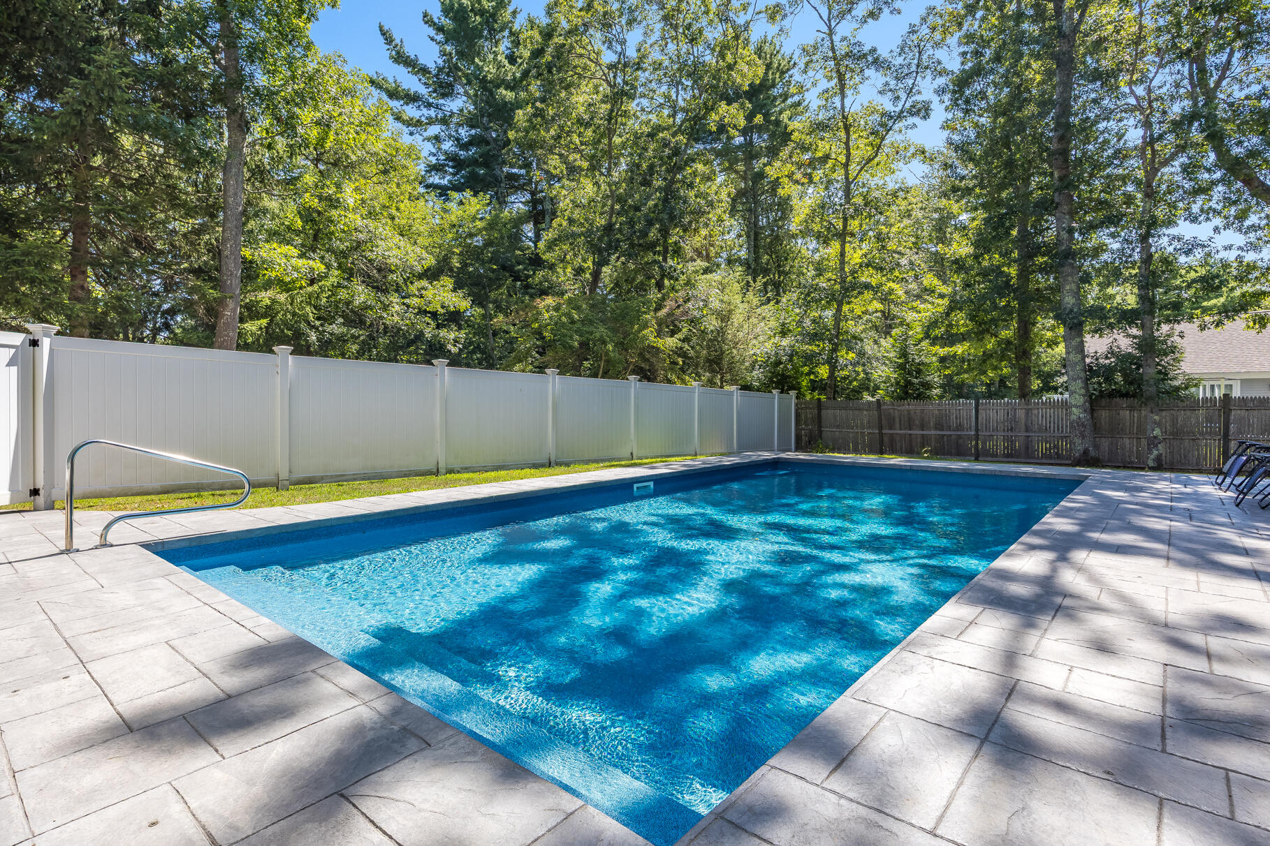 Osterville, Massachusetts 02655, United States, 3 Bedrooms Bedrooms, ,2 BathroomsBathrooms,Residential,Active,205086