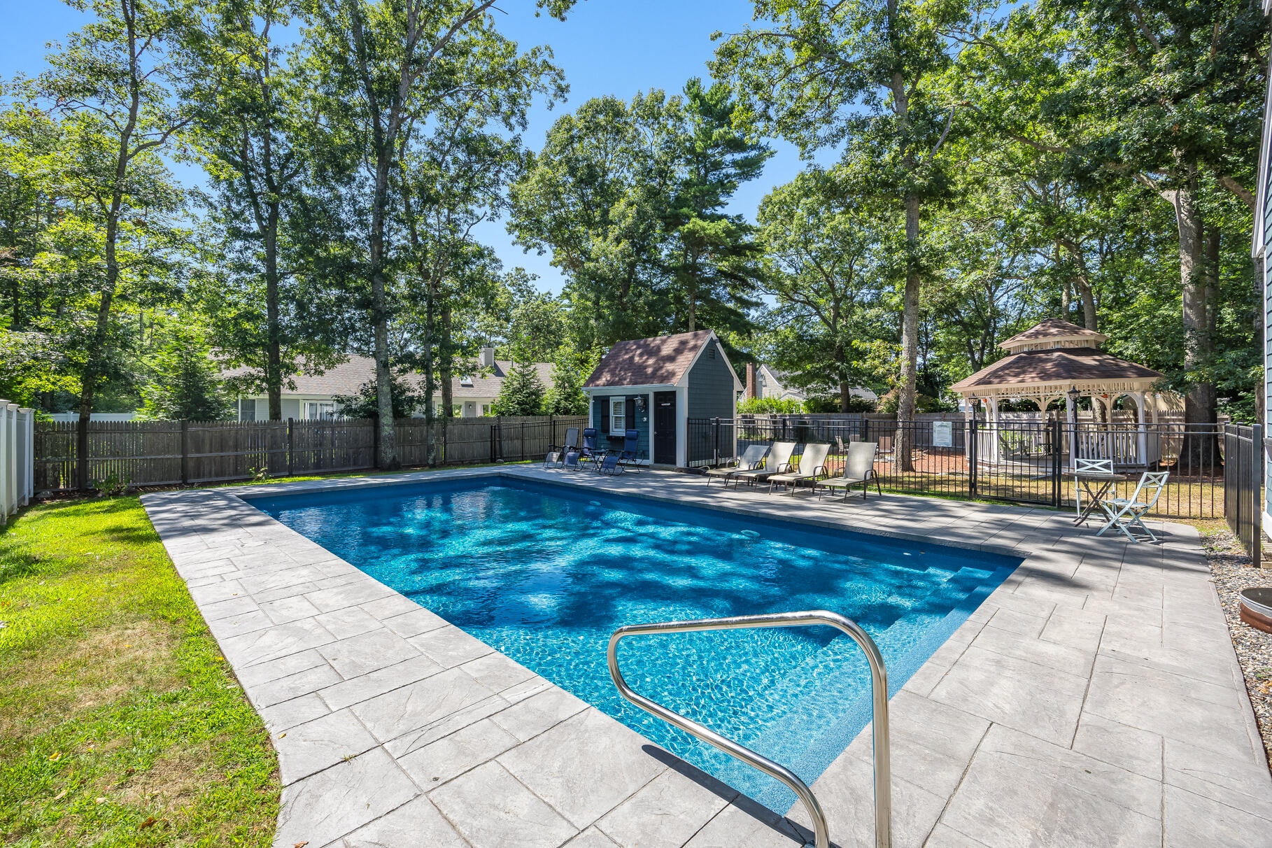 Osterville, Massachusetts 02655, United States, 3 Bedrooms Bedrooms, ,2 BathroomsBathrooms,Residential,Active,205086