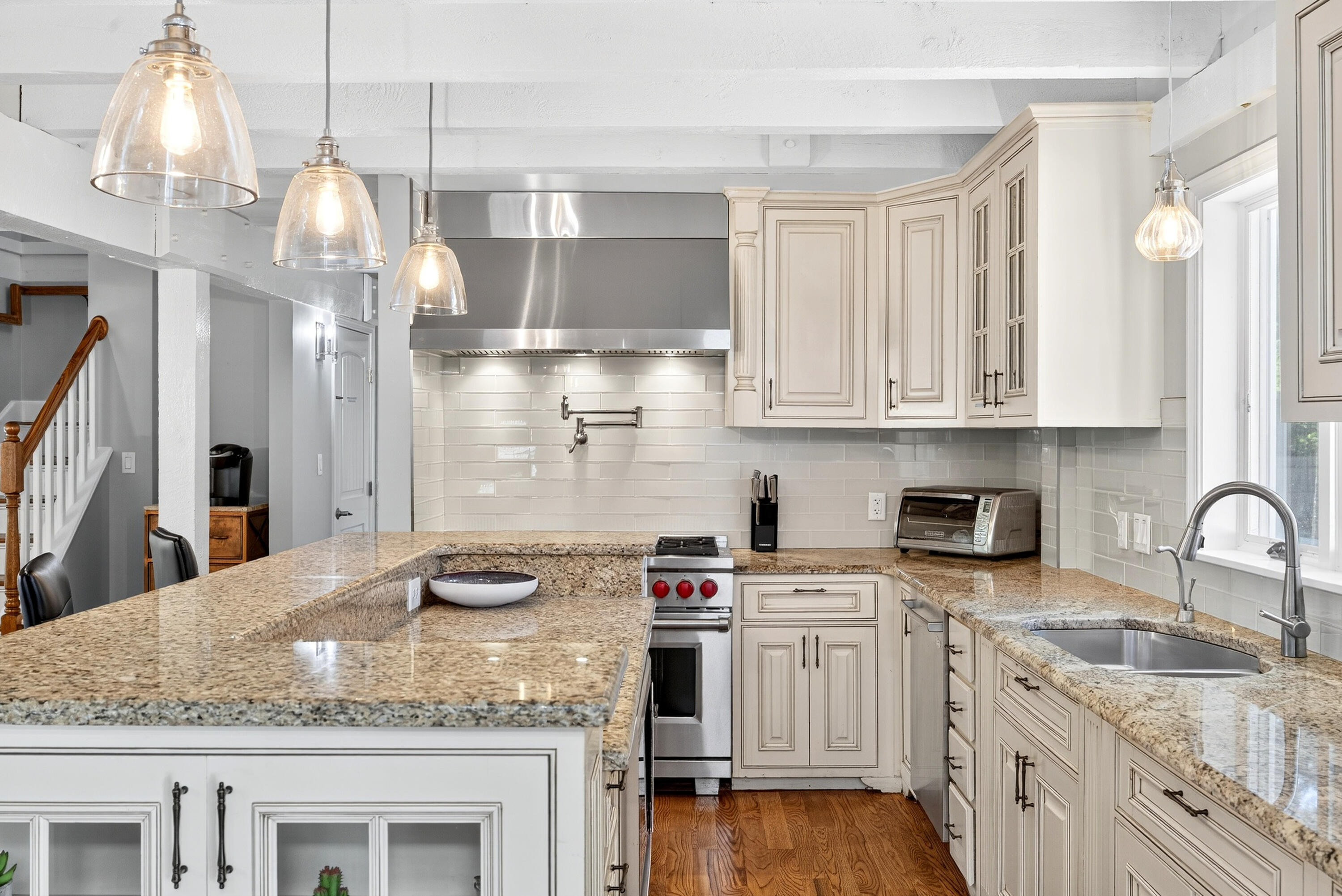 Osterville, Massachusetts 02655, United States, 3 Bedrooms Bedrooms, ,2 BathroomsBathrooms,Residential,Active,205086