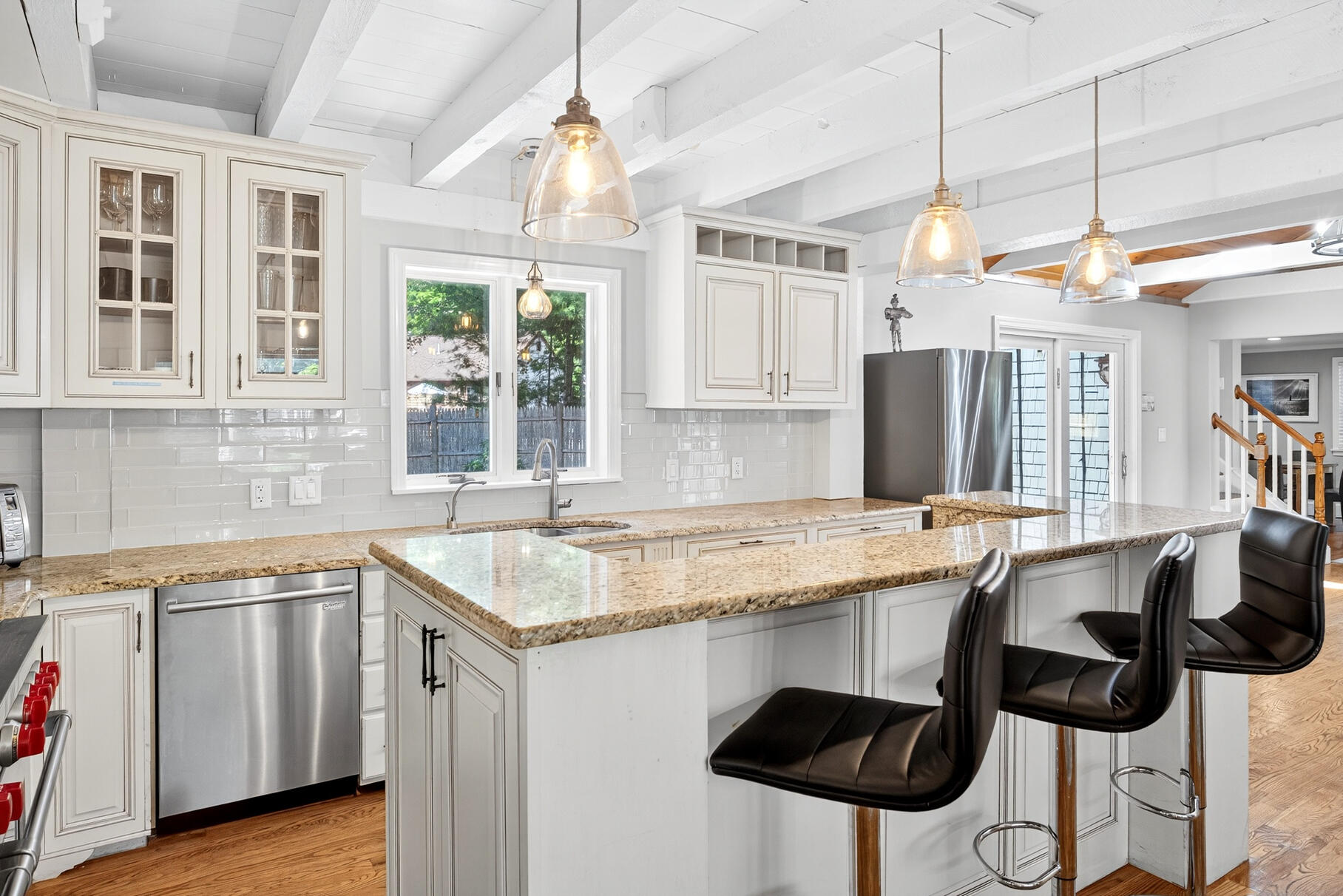 Osterville, Massachusetts 02655, United States, 3 Bedrooms Bedrooms, ,2 BathroomsBathrooms,Residential,Active,205086