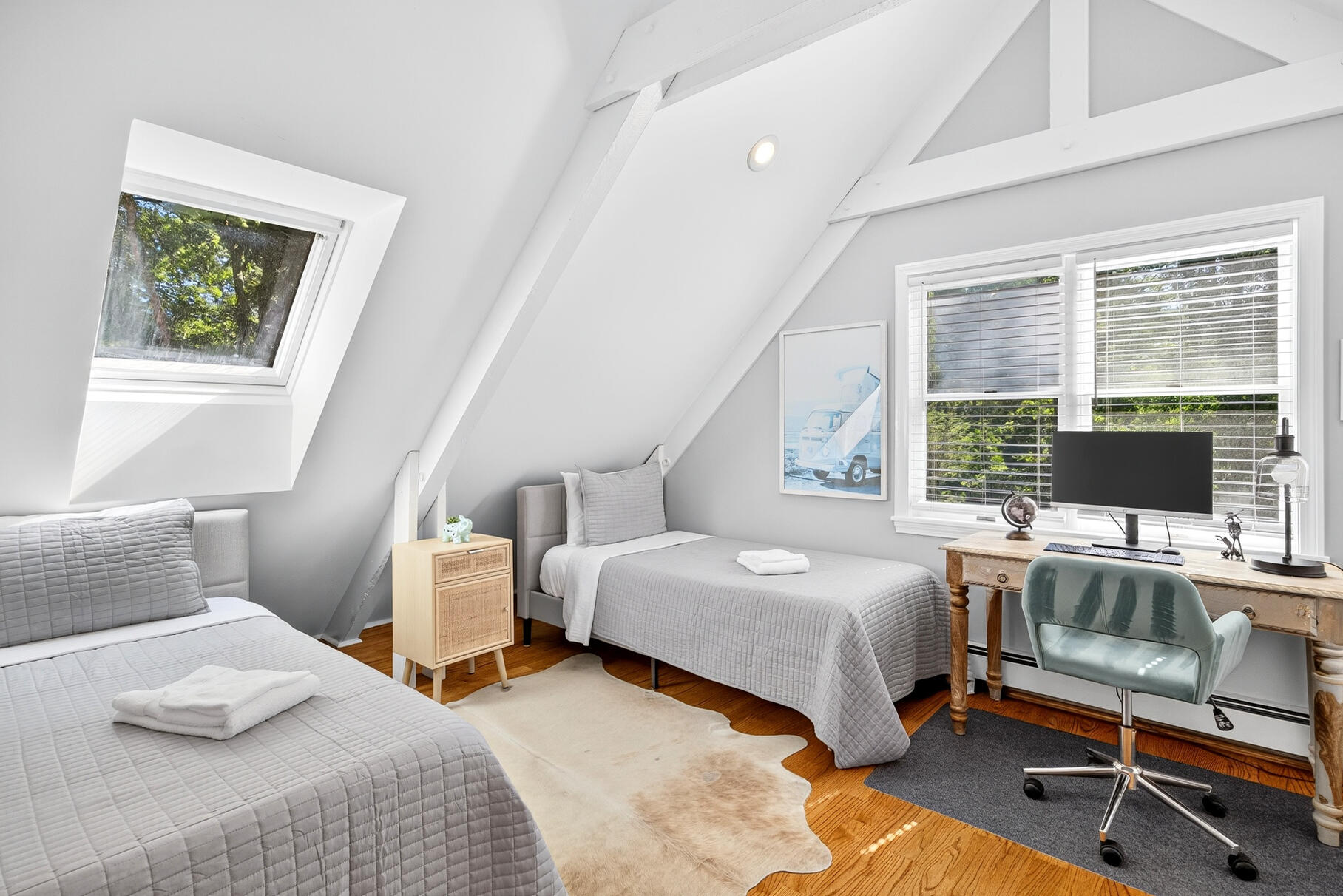 Osterville, Massachusetts 02655, United States, 3 Bedrooms Bedrooms, ,2 BathroomsBathrooms,Residential,Active,205086