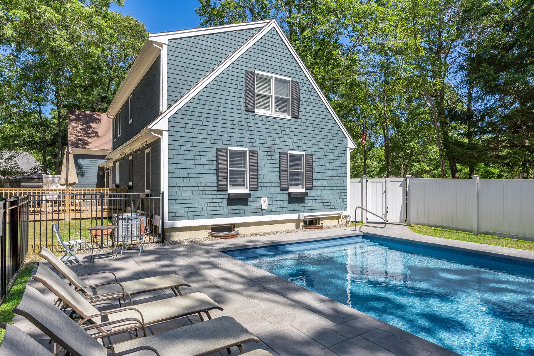 Osterville, Massachusetts 02655, United States, 3 Bedrooms Bedrooms, ,2 BathroomsBathrooms,Residential,Active,205086