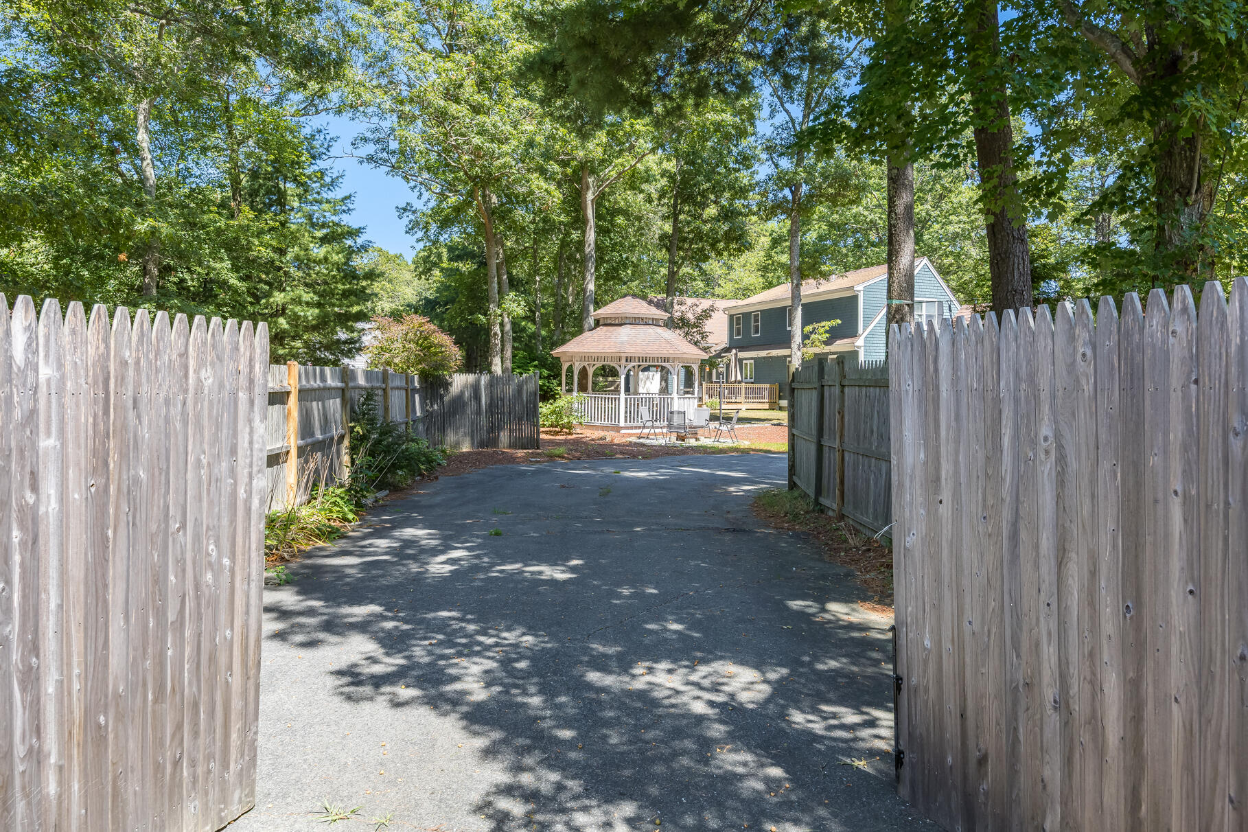 Osterville, Massachusetts 02655, United States, 3 Bedrooms Bedrooms, ,2 BathroomsBathrooms,Residential,Active,205086