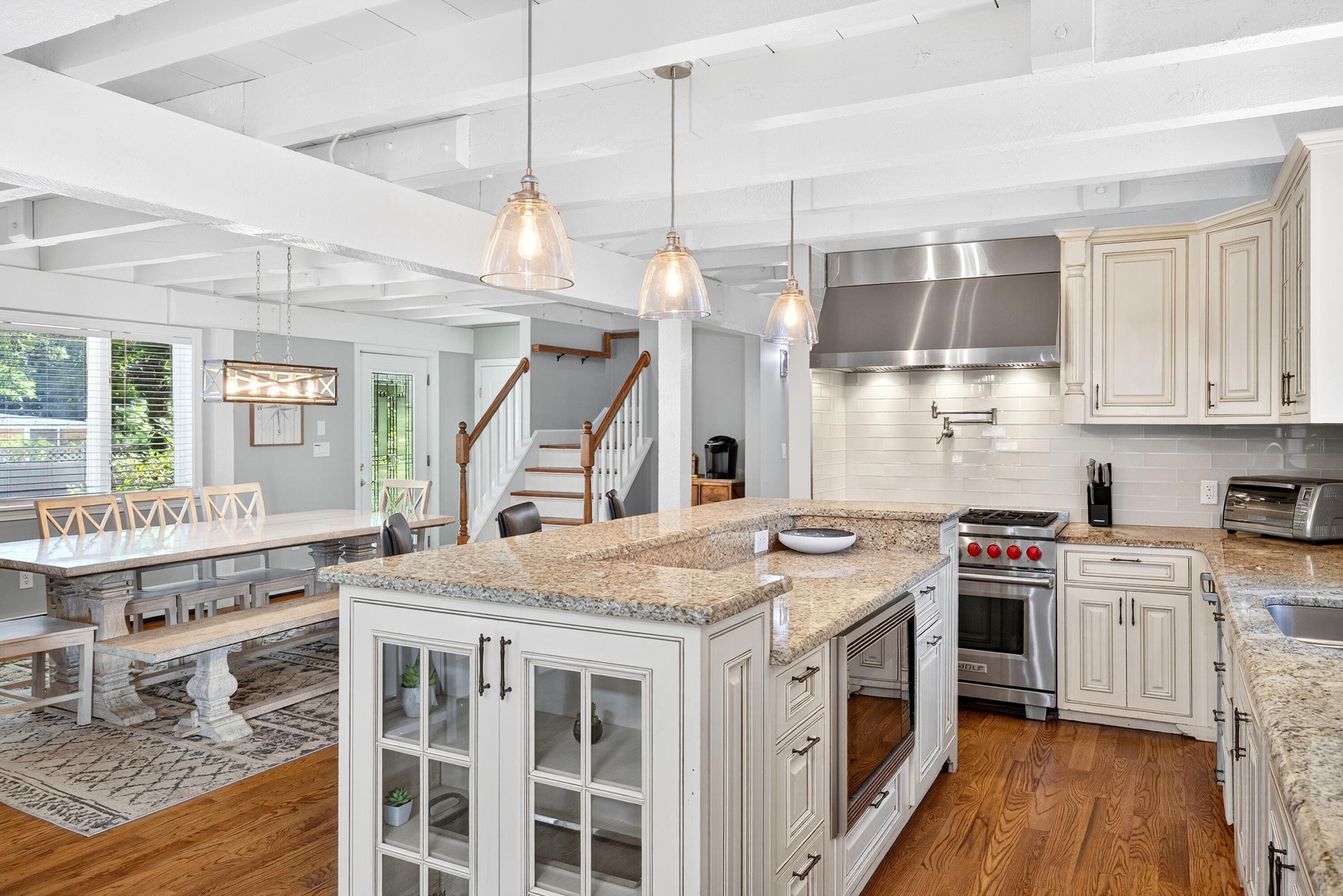 Osterville, Massachusetts 02655, United States, 3 Bedrooms Bedrooms, ,2 BathroomsBathrooms,Residential,Active,205086