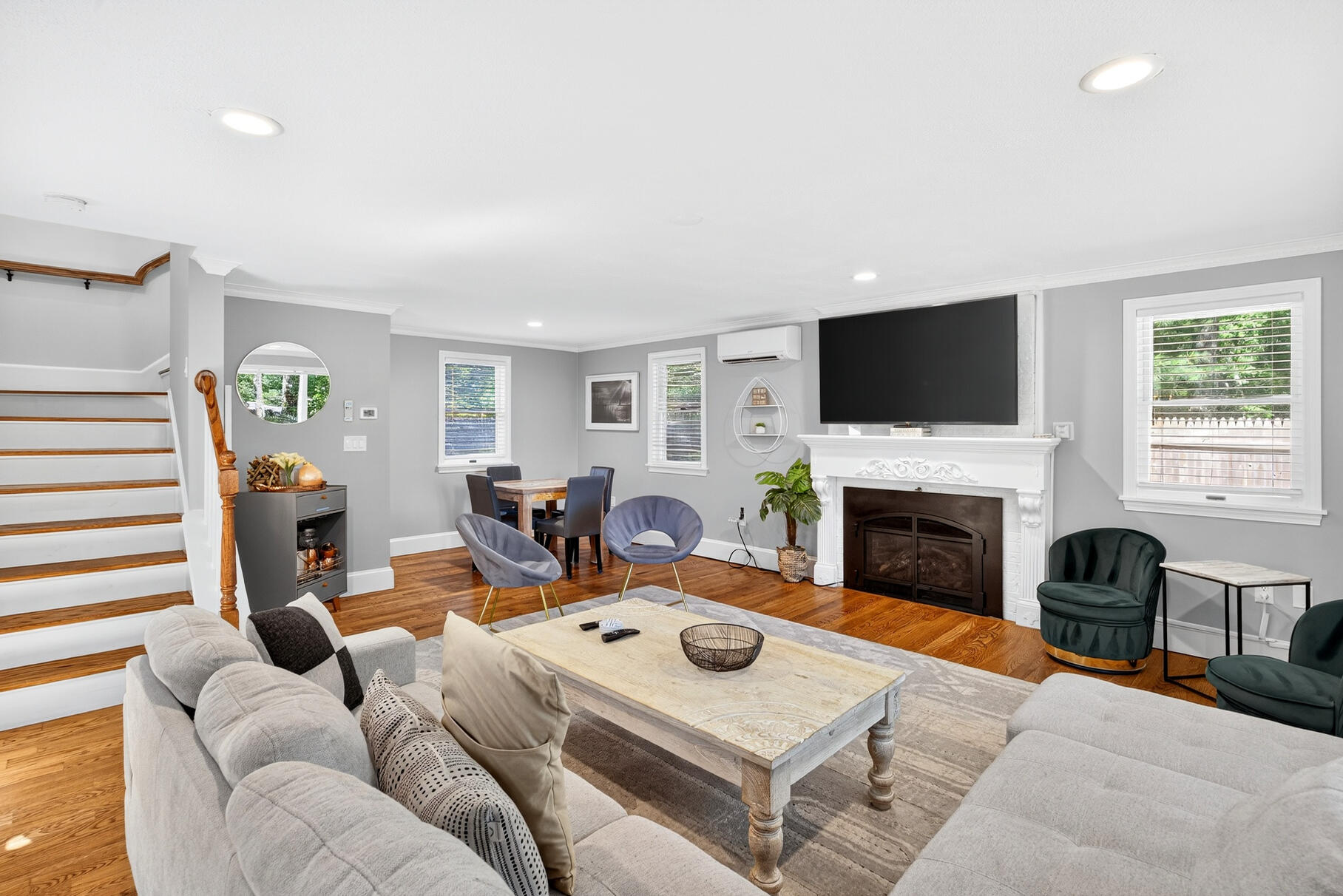 Osterville, Massachusetts 02655, United States, 3 Bedrooms Bedrooms, ,2 BathroomsBathrooms,Residential,Active,205086